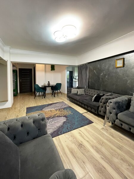 Piata Unirii, 3 camere, design modern, 88 mp, 2 bai, 900 EUR
