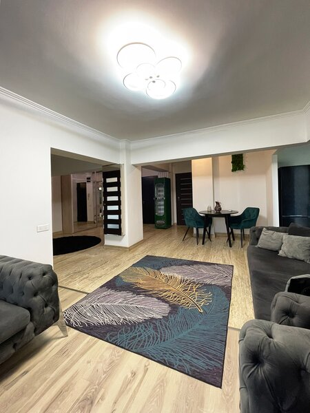 Piata Unirii, 3 camere, design modern, 88 mp, 2 bai, 900 EUR