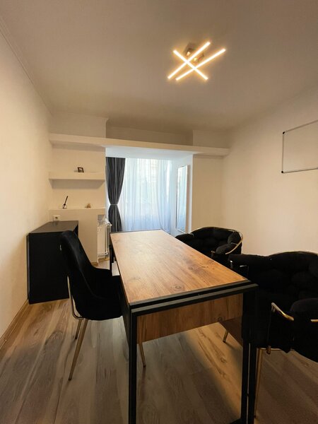 Piata Unirii, 3 camere, design modern, 88 mp, 2 bai, 900 EUR